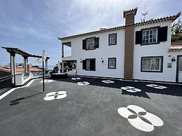 Classic Tranquil Madeiran 4-bedroom Villa Funchal