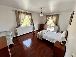Classic Tranquil Madeiran 4-bedroom Villa Funchal