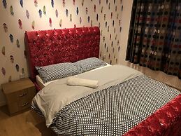 Lovely 3-bed House in Farnham Royal Slough