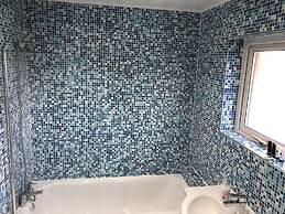 Lovely 3-bed House in Farnham Royal Slough