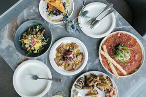 TETRA Hotel,  Autograph Collection