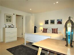 Stylish Private Double En-suite - 1