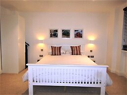 Stylish Private Double En-suite - 1