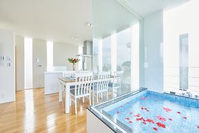 Pool & Sauna Villa Churaumi Motobu