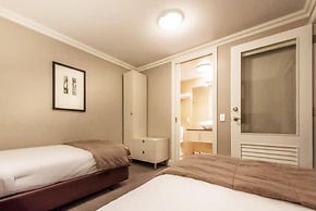 Absolute Lakefront Living 2 Bedroom