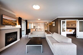 Absolute Lakefront Living 2 Bedroom