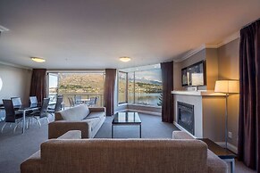 Absolute Lakefront Living 2 Bedroom