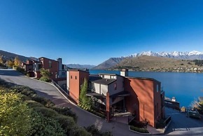 Absolute Lakefront Living 2 Bedroom