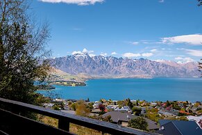 The Lodge   Plush  Quiet   Picturesque