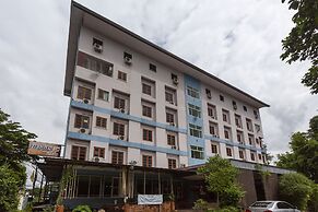 OYO 75356 Thipsiri Lodge