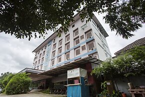 OYO 75356 Thipsiri Lodge