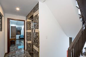 Marinas Penthouse Close to Beaches
