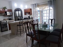 Residencia Uribe - Beautiful House With Private Pool