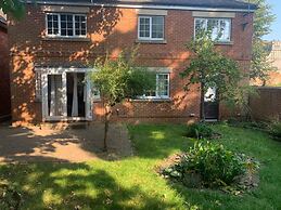 3 bedroom house in Reading
