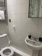 Modern 1 Bed Apartment