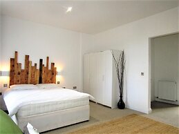 Large Private Double En-suite - 5