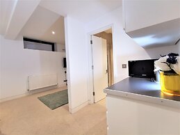 Spacious Double Room with en-suite - 1b