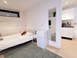 Spacious Double Room with en-suite - 1b