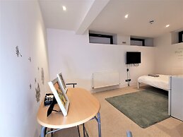 Spacious Double Room with en-suite - 1b