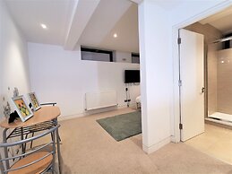 Spacious Double Room with en-suite - 1b