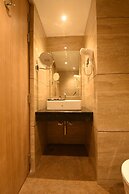 Emerald Clarks Inn Suite