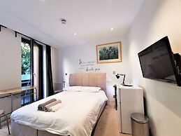 Double Room with Balcony - 3b