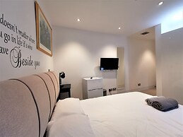 Double Room with Balcony - 3b