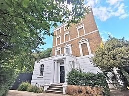 Spacious 2 bed flat in Camden