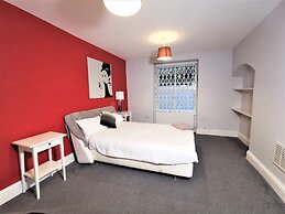Spacious 2 bed flat in Camden