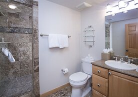 2109 B Chamonix 4 Bedroom Home by RedAwning