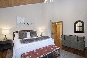 2109 B Chamonix 4 Bedroom Home by RedAwning