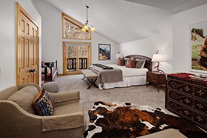 2109 B Chamonix 4 Bedroom Home by RedAwning