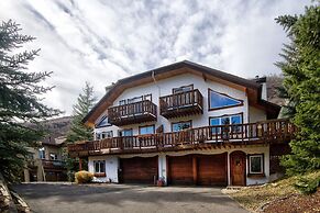 2109 B Chamonix 4 Bedroom Home by RedAwning