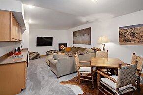 2109 B Chamonix 4 Bedroom Home by RedAwning