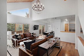 2109 B Chamonix 4 Bedroom Home by RedAwning