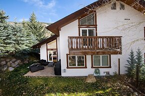 2109 B Chamonix 4 Bedroom Home by RedAwning