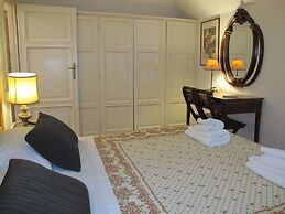 Arco in Pantheon Apartments