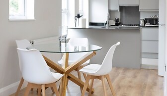 2 Bedroom Apartment near Town Center