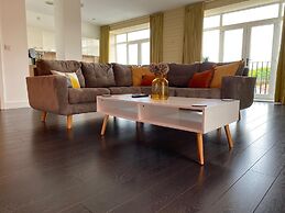 Riverside getaway 2 Bedroom