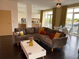 Riverside getaway 2 Bedroom