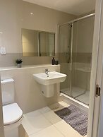 Riverside getaway 2 Bedroom