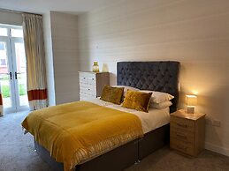 Riverside getaway 2 Bedroom