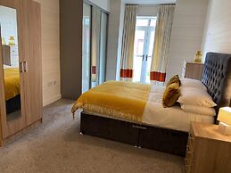 Riverside getaway 2 Bedroom