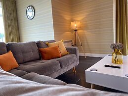 Riverside getaway 2 Bedroom