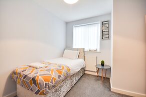 Cosy 2 Bedroom Apartment with Parking