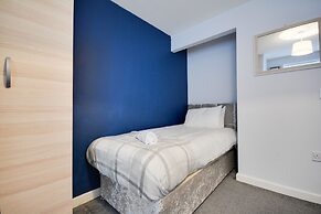 Cosy 2 Bedroom Apartment with Parking