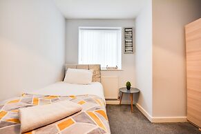 Cosy 2 Bedroom Apartment with Parking