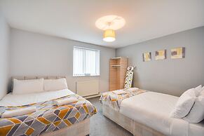 Cosy 2 Bedroom Apartment with Parking