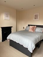 Central Location - 2 Bedroom Apartment