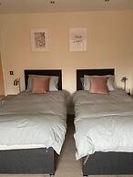 Central Location - 2 Bedroom Apartment